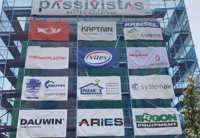 Αυτή είναι η πρώτη πολυκατοικία που παράγει έως και τριπλάσια ενέργεια από όση καταναλώνει