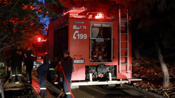 Φωτιές τη νύχτα σε Ασπρόπυργο και Ζευγολατιό