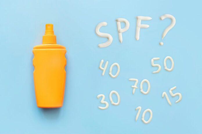 Το γνωρίζετε; Τι σημαίνει ο αριθμός πάνω στο μπουκάλι του αντιηλιακού