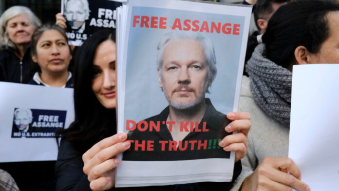 shutterstock_julian_assange_0.jpg