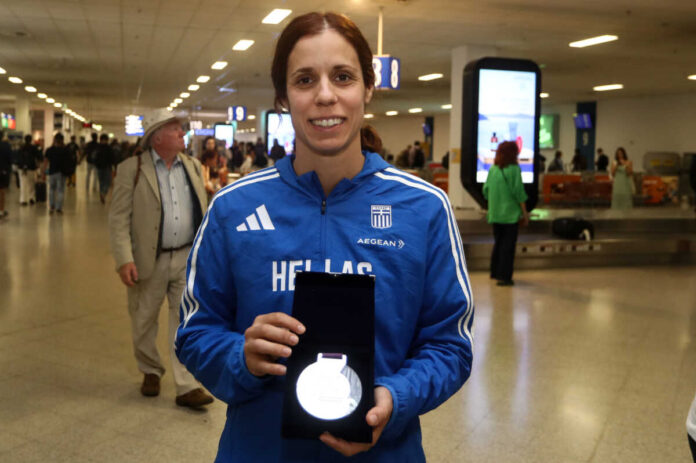 Η Κατερίνα Στεφανίδη επέστρεψε στην Ελλάδα με το ασημένιο μετάλλιο