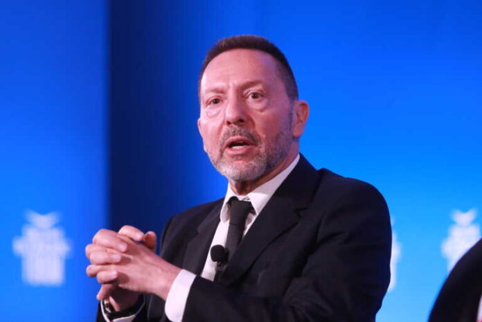 Όταν ο κ. Στουρνάρας επιμένει να προειδοποιεί ότι υπάρχει κίνδυνος να …μείνουμε από λεφτά