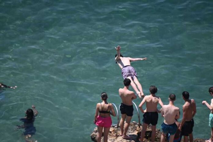 Καιρός σήμερα: Καμίνι η χώρα με 41 βαθμούς Κελσίου