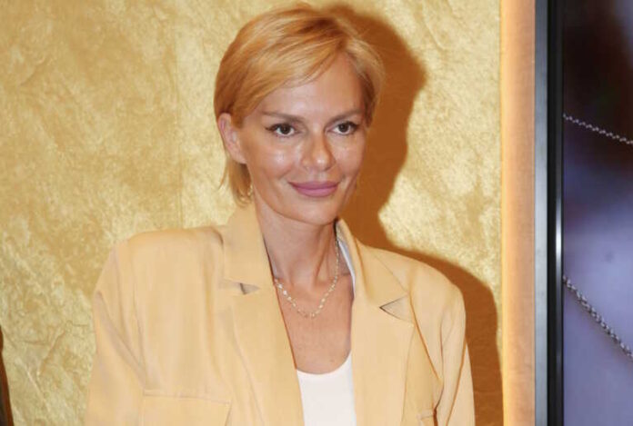 Η «γυμνή» φωτογραφία που ανέβασε στο Instagram η Έλενα Χριστοπούλου και οι διακοπές στα Κουφονήσια