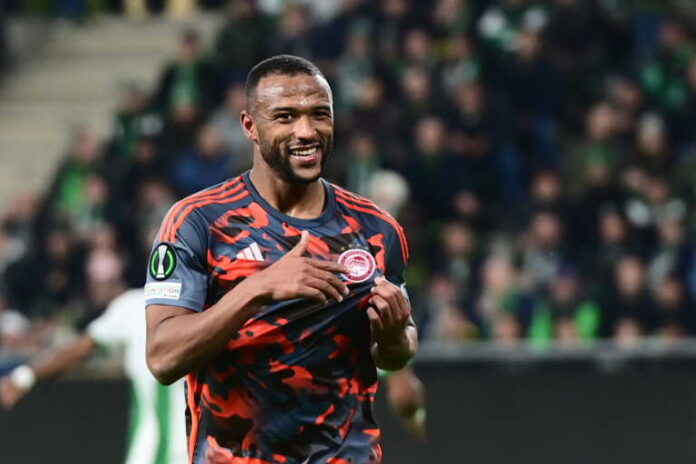 H UEFA έκανε ανάρτηση με τον Ελ Κααμπί να δείχνει το έμβλημα του Ολυμπιακού στη φανέλα