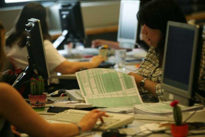 Φορολογικές δηλώσεις: Παράθυρο για παράταση της προθεσμίας υποβολής έως 31 Ιουλίου