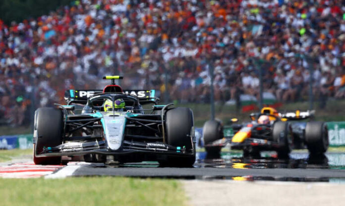 Formula 1: Η αδιανόητη βουτιά του Φερστάπεν πάνω στον Χάμιλτον