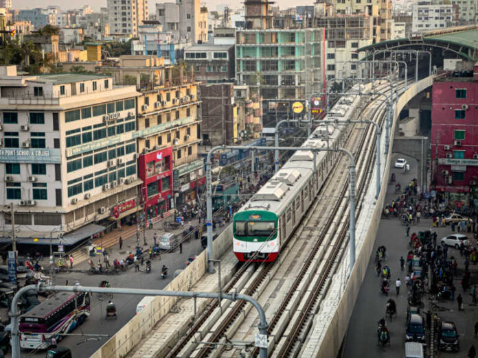Κοινωνική έκρηξη στο Μπαγκλαντές: Η κυβέρνηση υποχώρησε, τα άδεια ταμεία παραμένουν