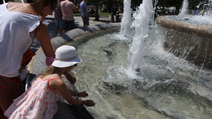 Καιρός: Στους 41 βαθμούς θα «σκαρφαλώσει» και σήμερα ο υδράργυρος