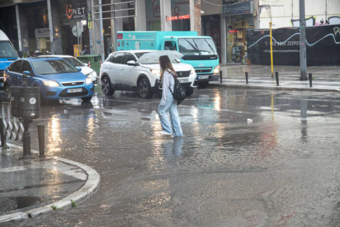 Ήχησε το 112 στη Θεσσαλονίκη ενόψει της κακοκαιρίας – «Περιορίστε τις μετακινήσεις»