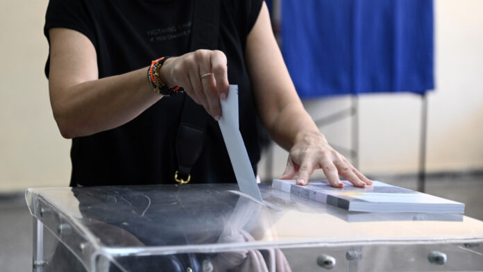 Δημοσκόπηση Metron Analysis: Μπροστά 16,6 μονάδες η ΝΔ από τον ΣΥΡΙΖΑ – Ακρίβεια, το μεγάλο πρόβλημα