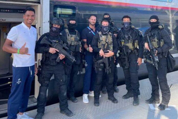 Ολυμπιακοί Αγώνες 2024: Η φωτογραφία του Βύρωνα Κοκκαλάνη με έξι άνδρες των ειδικών δυνάμεων