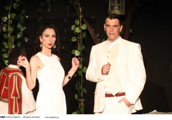 Μιχάλης Μαρκάτης: Νομίζω ότι ένα παιδί πρέπει να έχει τη μαμά του κοντά για να μεγαλώσει