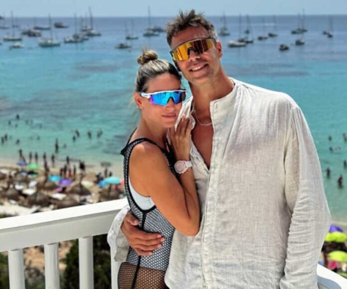 Η Αθηνά Οικονομάκου διασκέδασε σε κλαμπ της Ίμπιζα για τα γενέθλια του Μπρούνο Τσερέλα