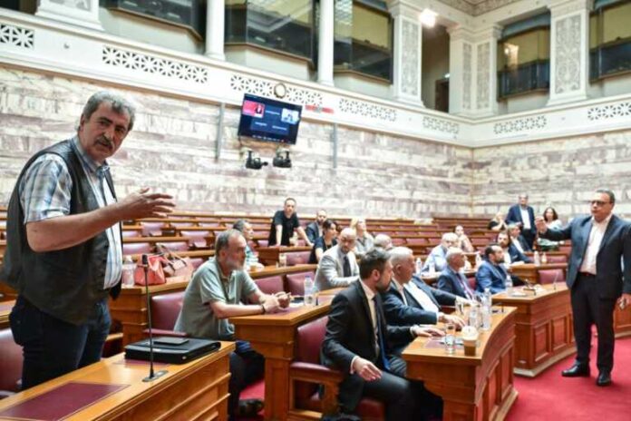 Το σόου Πολάκη μετά τη διαγραφή από την ΚΟ του ΣΥΡΙΖΑ, τα δάκρυα της Λινού και η κατακραυγή για το bullying