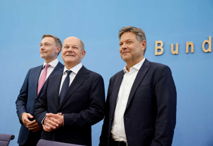 scholz-habeck-lindner_reuters-768x529.jpg