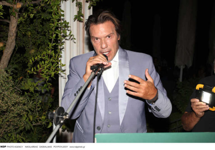 Στράτος Τζώρτζογλου: «Γνώρισα και συνεργάστηκα με ανθρώπους που με ήθελαν ερωτικά αλλά δεν μου την έπεσαν ποτέ»