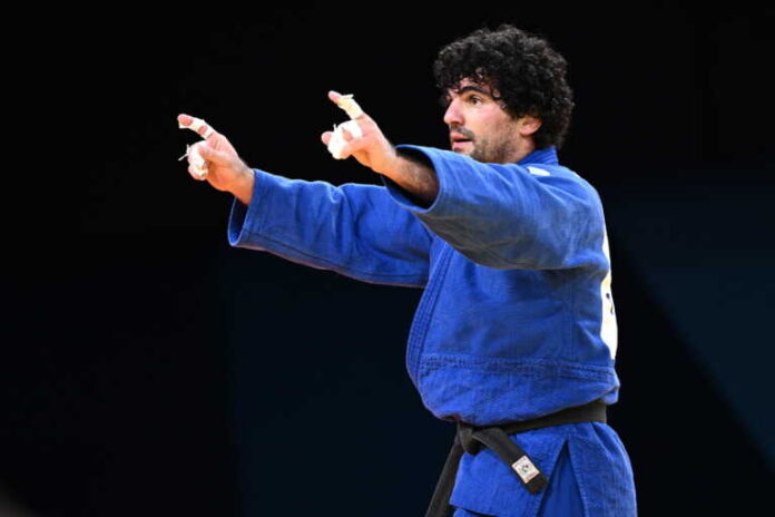 Ο Θόδωρος Τσελίδης απέκλεισε το μεγάλο φαβορί για το χρυσό και προκρίθηκε στα προημιτελικά των 90 κιλών τζούντο