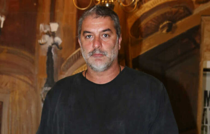 Ο Βασίλης Μπισμπίκης για αποτρίχωση στα Εξάρχεια: Η selfie με τον Ραούφ