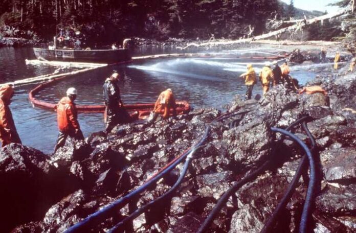 Exxon Valdez: Η ασύλληπτη οικολογική καταστροφή που άλλαξε τη ναυπήγηση των πλοίων