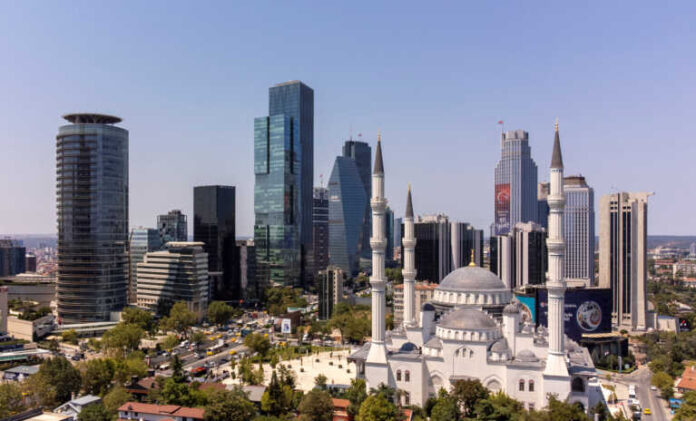 Τουρκία: Οι τράπεζες πούλησαν δολάρια για να ενισχύσουν τη λίρα ενόψει των αποφασεων της Κεντρικής Τράπεζας για τα επιτόκια