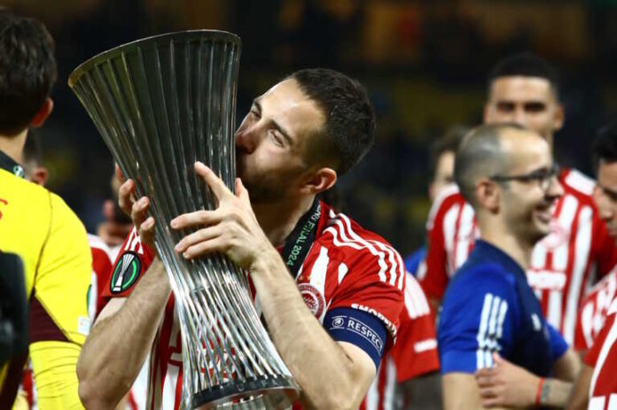 Ο Κώστας Φορτούνης υπέγραψε διετές συμβόλαιο στην Αλ Καλίτζ