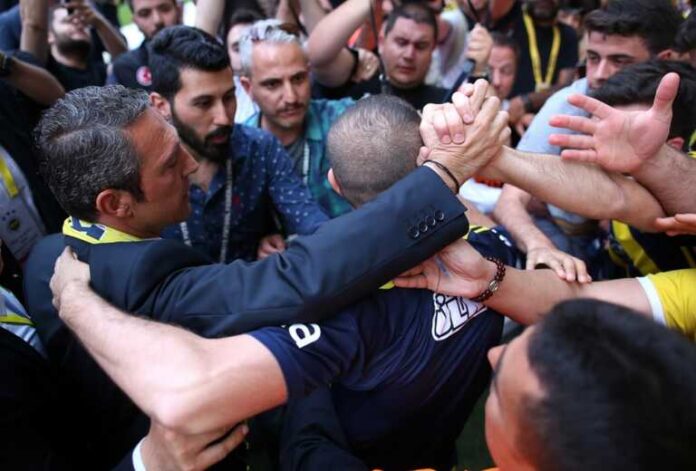 Τουρκία: Συνελήφθη ο άνδρας που επιτέθηκε στον πρόεδρο της Φενέρμπαχτσε