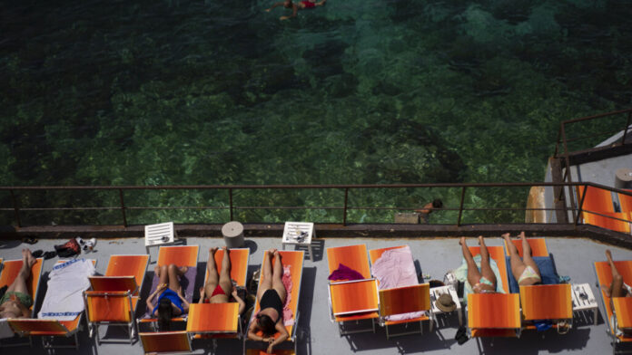 Καιρός: Προειδοποίηση για θυελλώδεις ανέμους στο Αιγαίο – Μέχρι και 39 βαθμούς θα φτάσει η θερμοκρασία