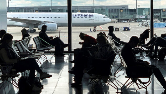 Αεροπορικές εταιρίες παρατείνουν την αναστολή των πτήσεων προς τη Μέση Ανατολή