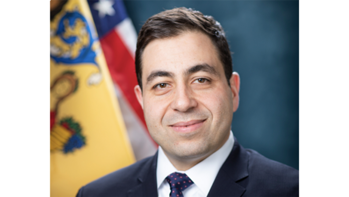 Πληροφορίες ότι ο Τζορτζ Χέλμι θα αντικαταστήσει τον Μπομπ Μενέντεζ