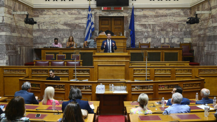 ΣΥΡΙΖΑ: Χωρισμένη στα δυο η κοινοβουλευτική ομάδα