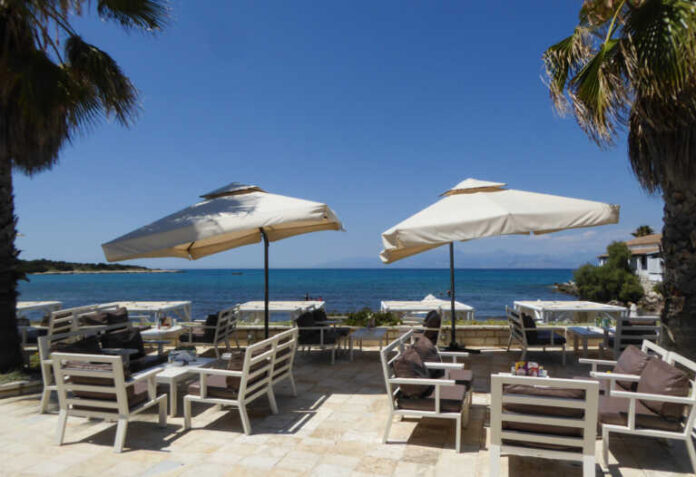 ΑΑΔΕ: Λαβράκια φοροδιαφυγής έπιασαν οι ελεγκτές από γνωστά εστιατόρια μέσω δελτίων παραγγελίας, πλατφορμών delivery και ειδικών λογισμικών