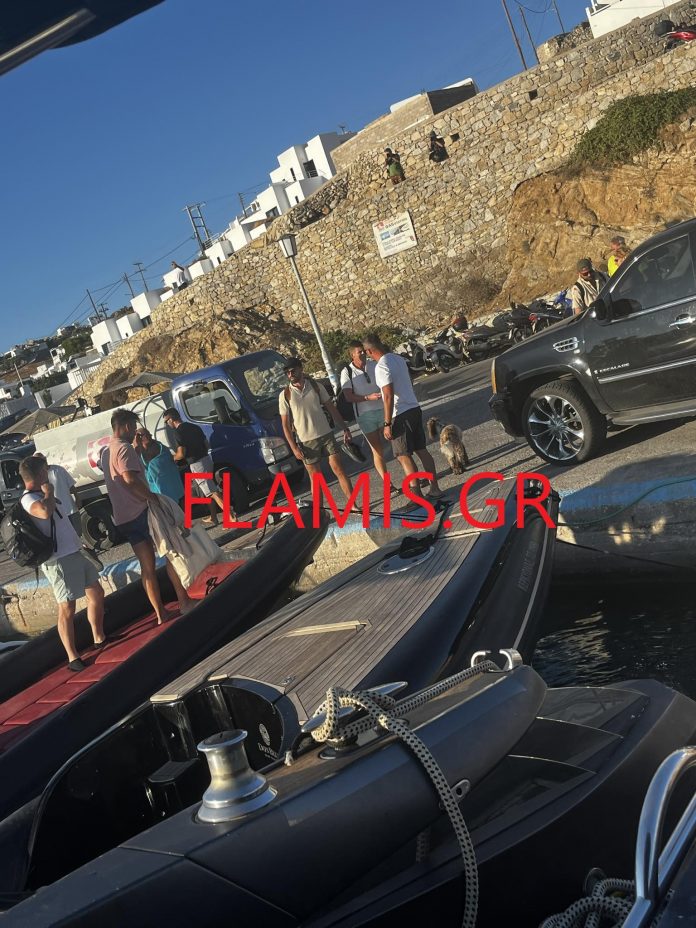 Στη Μύκονο με ταχύπλοο ο Στέφανος Κασσελάκης με τον σύζυγό του Τάιλερ Μακμπέθ