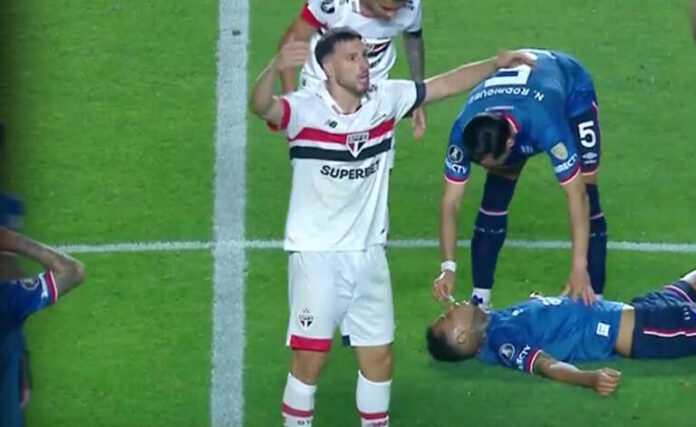 Copa Libertadores: Σοκαριστικές στιγμές στο Σάο Πάολο – Νασιονάλ μετά την κατάρρευση του Ιζκιέρδο