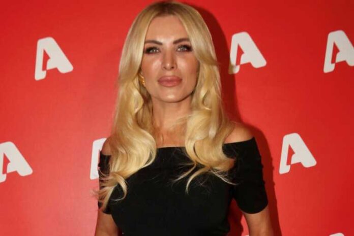 Η Κατερίνα Καινούργιου ποζάρει στην αγκαλιά του Πάνου Κουτσουμπή – Η γλυκιά ανάρτηση