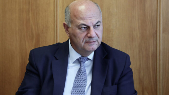 kostas-tsiaras-intime.jpg