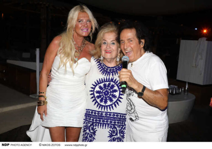 Η Μαρίνα Σταυράκη χόρεψε με την ψυχή της σε ρυθμούς Πασχάλη στη Μύκονο