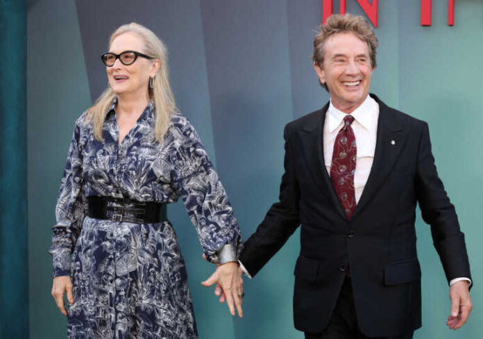 Μέριλ Στριπ και Μάρτιν Σορτ εμφανίστηκαν χεράκι – χεράκι στο κόκκινο χαλί: Φουντώνουν οι φήμες για τη σχέση τους