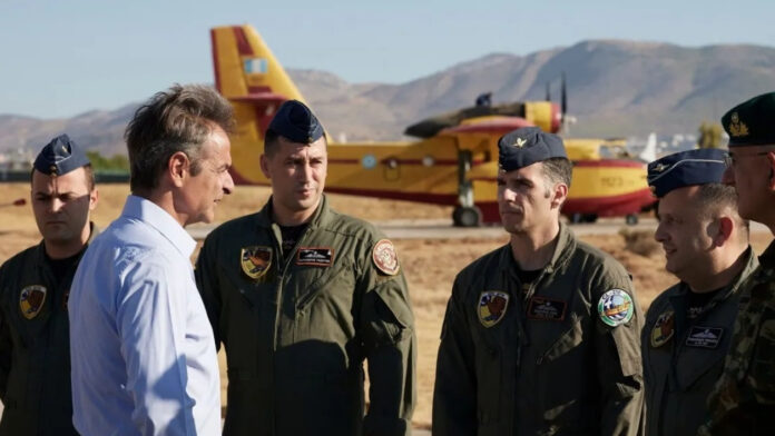 mitsotakis_pyrosvestes_papamitsos_6d094785-51vbb8zw.jpg