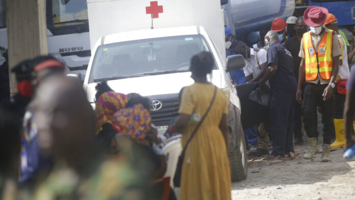 nigeria_ambulance_ap21307609510737.jpg