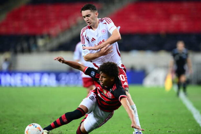 Φλαμένγκο – Ολυμπιακός: Η υπερπροσπάθεια και η ήττα των «ερυθρόλευκων» στο φινάλε του τελικού για το Διηπειρωτικό U20