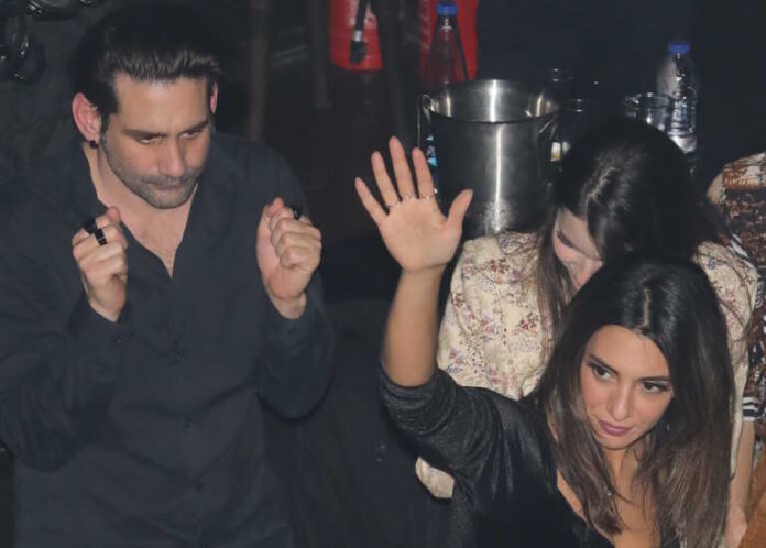 Ευγενία Σαμαρά και Οδυσσέας Παπασπηλιόπουλος στα Γιάννενα – Οι εικόνες που «πρόδωσαν» την κοινή απόδραση