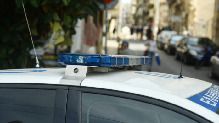 Θεσσαλονίκη: Στο αυτόφωρο δυο πρώην σύζυγοι – Την απείλησε κι εκείνη τον πάτησε με το αμάξι