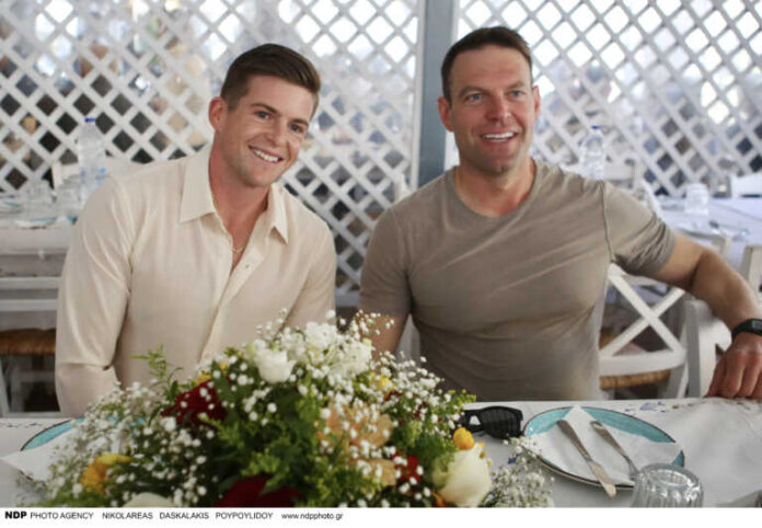 Αρνί και μαραθοπιτάκια «πρωταγωνιστούν» στο γαμήλιο μενού του Στέφανου Κασσελάκη και του Τάιλερ ΜάκΜπεθ στα Χανιά
