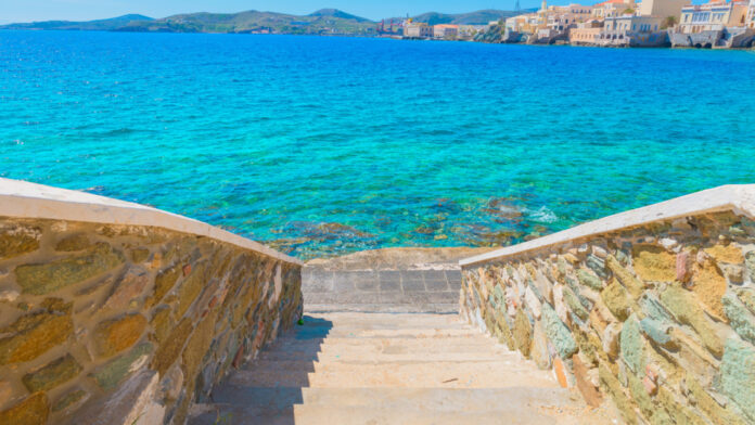 Καιρός: Στα ύψη ο υδράυργος με 40αρια σήμερα Κυριακή – Πού είναι πιθανό να βρέξει