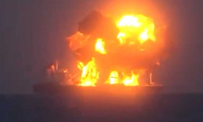 Βίντεο ντοκουμέντο από το χτύπημα των Χούθι σε ελληνόκτητο πλοίο στην Ερυθρά Θάλασσα