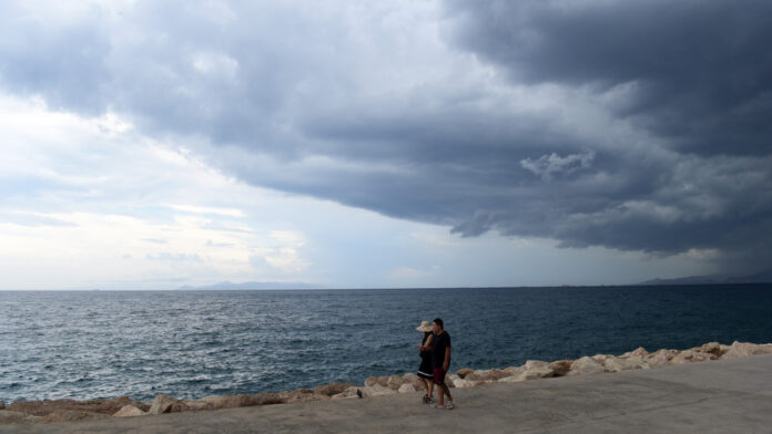 Καιρός: Βροχές και καταιγίδες και σήμερα – Πού θα είναι ισχυρές