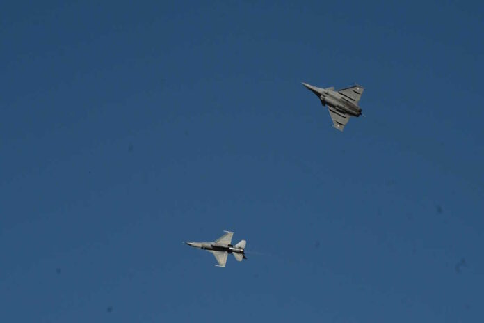 Η αερομαχία Rafale εναντίον F-16 έκλεψε την παράσταση