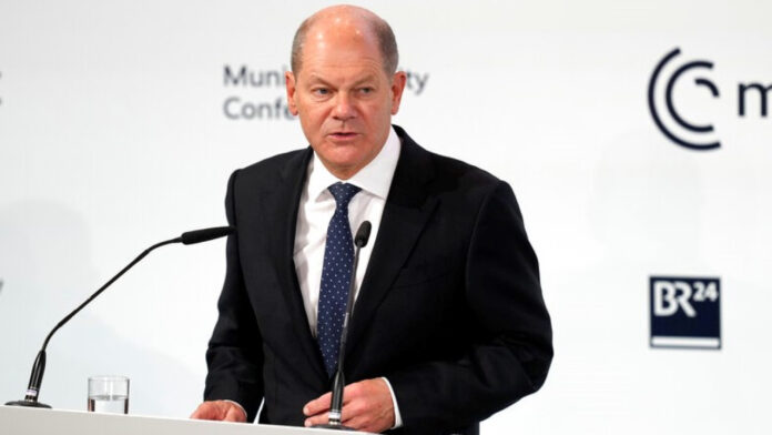 Ο Σολτς ζήτησε νέες προσπάθειες για ειρήνη στην Ουκρανία