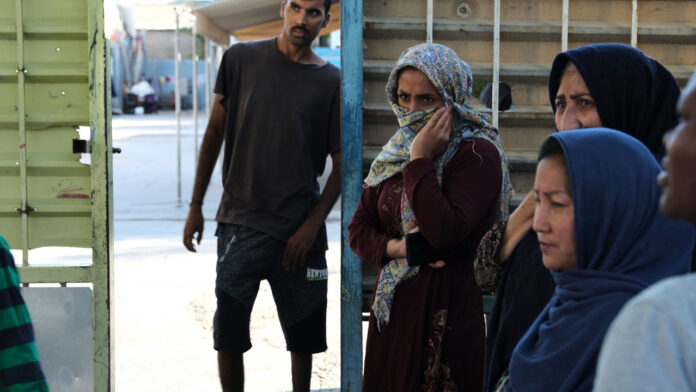 Μετανάστες: Οι αρχές του Μαρόκου εμποδίζουν εκατοντάδες ανθρώπους να φθάσουν στον ισπανικό θύλακο Θέουτα